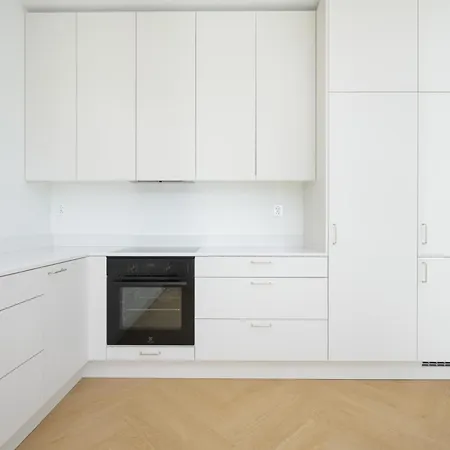Luxury 3br Sauna Stay, Near Airport Train Apartmán *