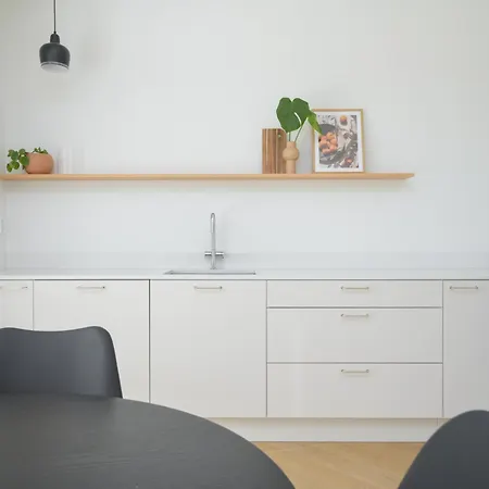 Luxury 3br Sauna Stay, Near Airport Train Lejlighed