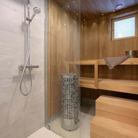 Luxury 3br Sauna Stay, Near Airport Train Apartmán