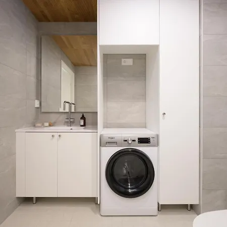 Luxury 3br Sauna Stay, Near Airport Train Apartmán
