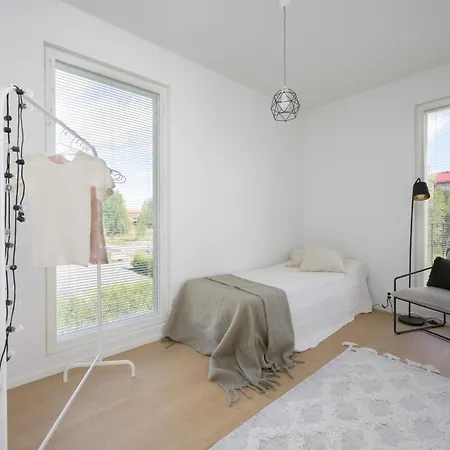 Luxury 3br Sauna Stay, Near Airport Train Apartmán *