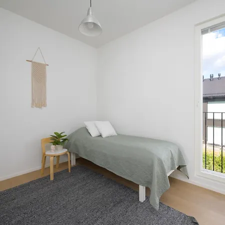 Luxury 3br Sauna Stay, Near Airport Train