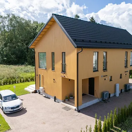 Luxury 3br Sauna Stay, Near Airport Train Apartmán *