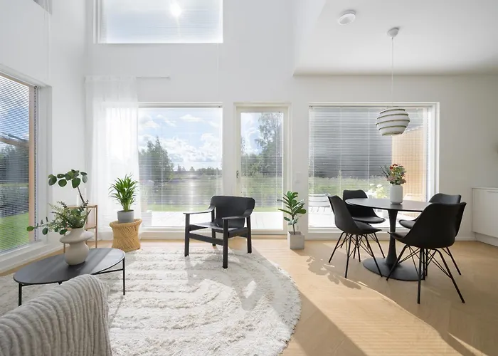 Apartament Luxury 3br Sauna Stay, Near Airport Train