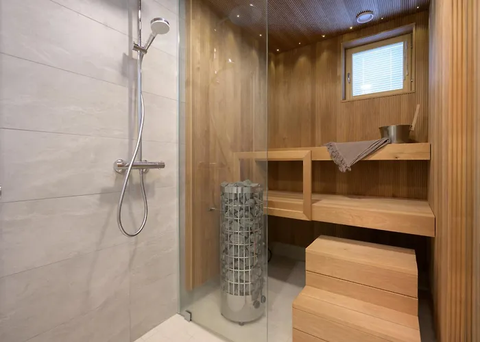 Luxury 3br Sauna Stay, Near Airport Train Apartament