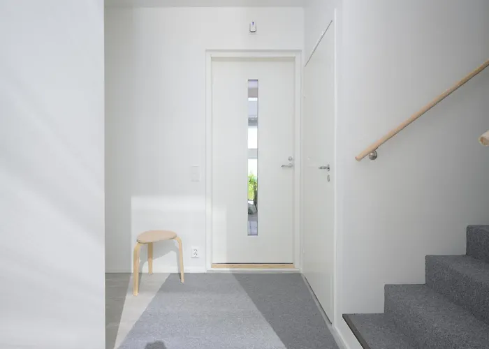 Luxury 3br Sauna Stay, Near Airport Train Apartament