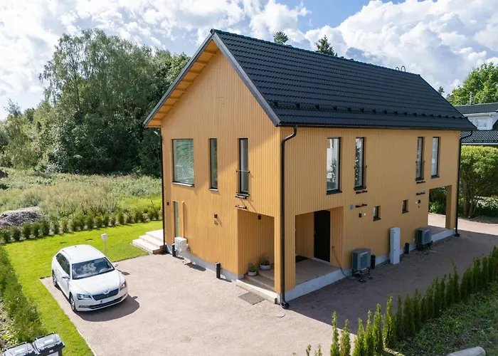 Luxury 3br Sauna Stay, Near Airport Train Apartament *